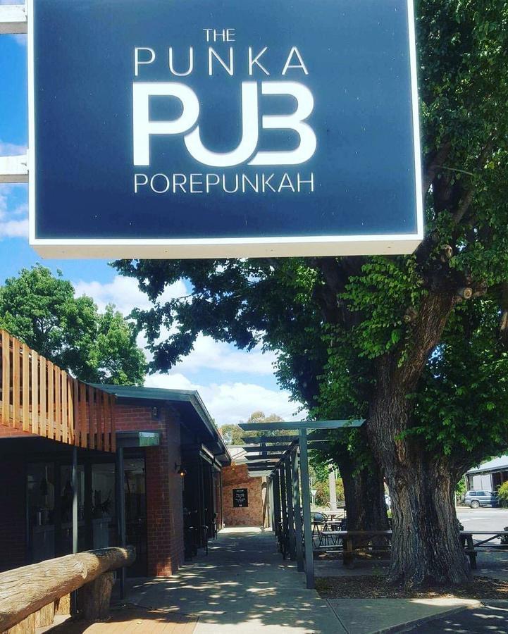 Punka Pub Accommodation Porepunkah Exterior photo